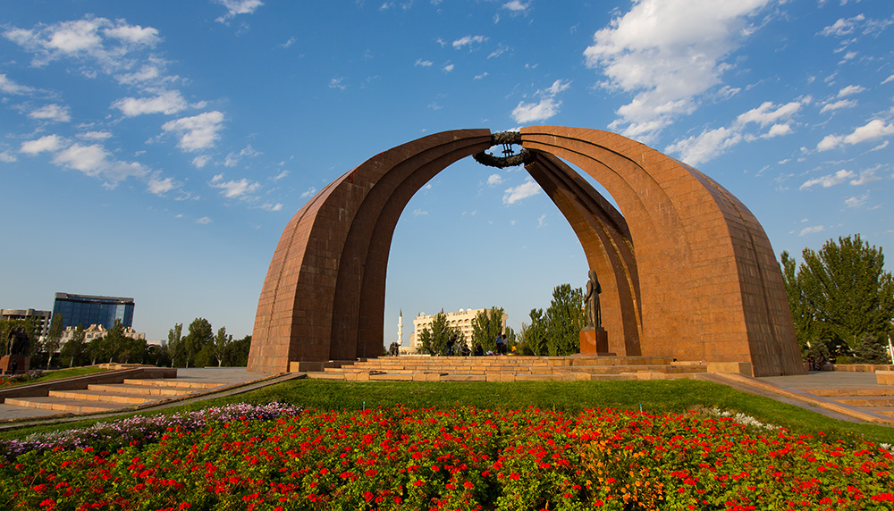Arche de la place de la victoire à Bishkek