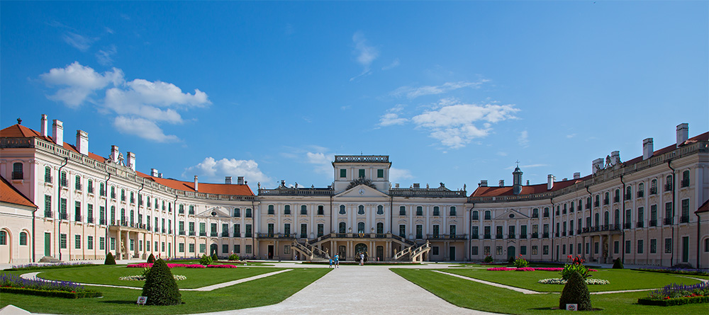 Le palais Eztherazhy à coté de Fertöd